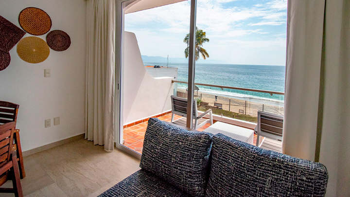 1 King bed and 2 Queen beds Suite master suite details paramar, The Paramar Beachfront hotel Boutique PV